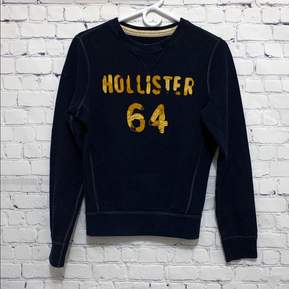 Men’s Small Hollister navy sweater.